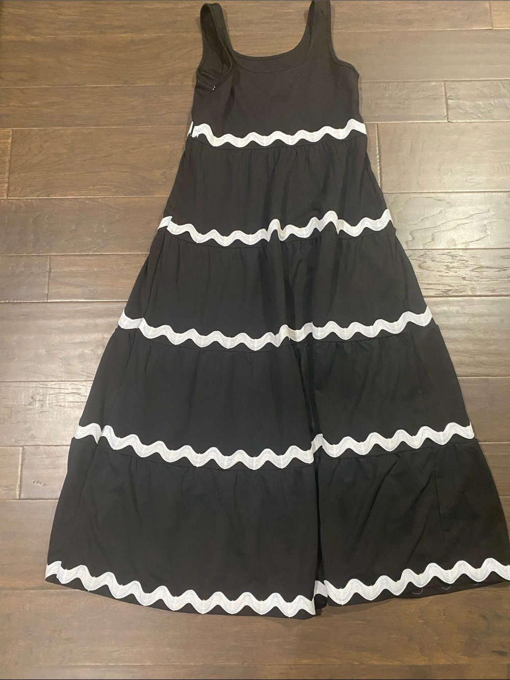 Pretty Garden Women’s Black Tiered Maxi Sun Dress with White Wave Trim - Picture 3 of 3